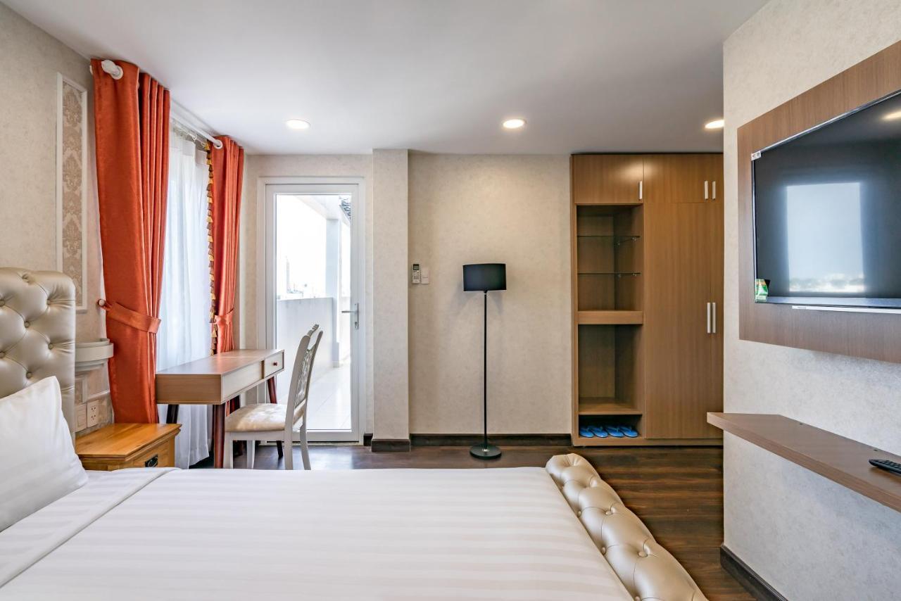Hotel Emerald 3*