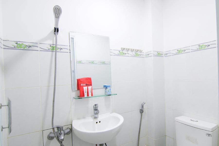 Reddoorz Hoang Tuan Hotel