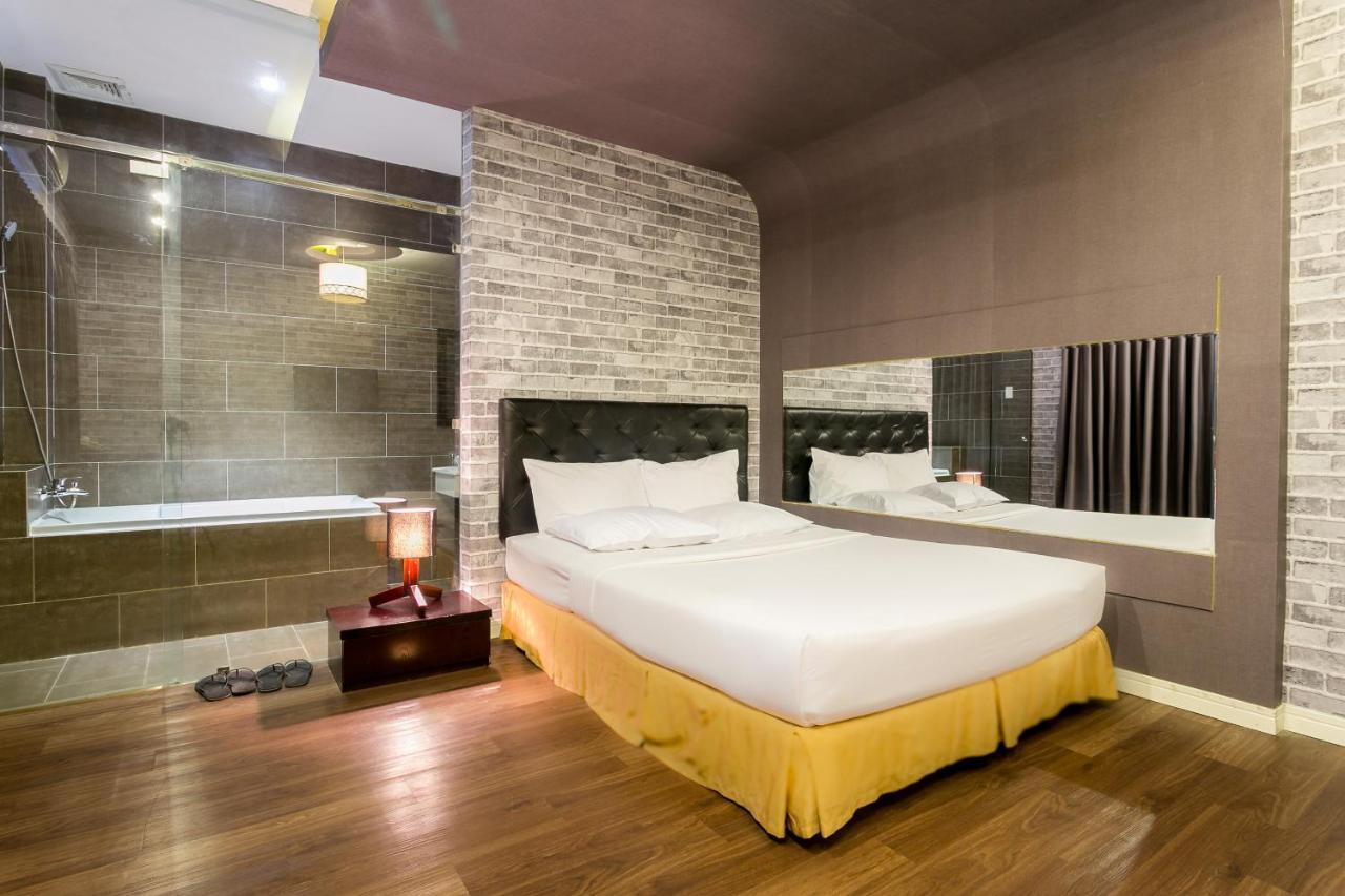Aha Friday Phan Xich Long Hotel Ho Chi Minh City