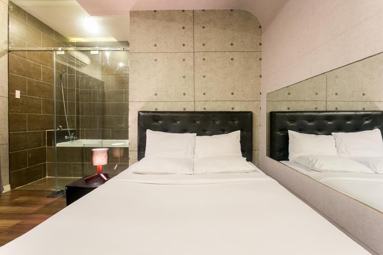 Hotel Aha Friday Phan Xich Long