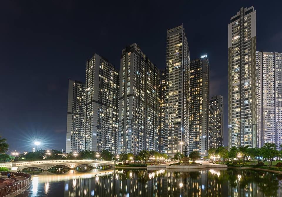 Apartment Homes By Christine - Vinhomes Park *