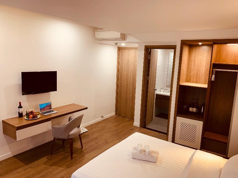 Royal Dragon Boutique Tan Binh 3*