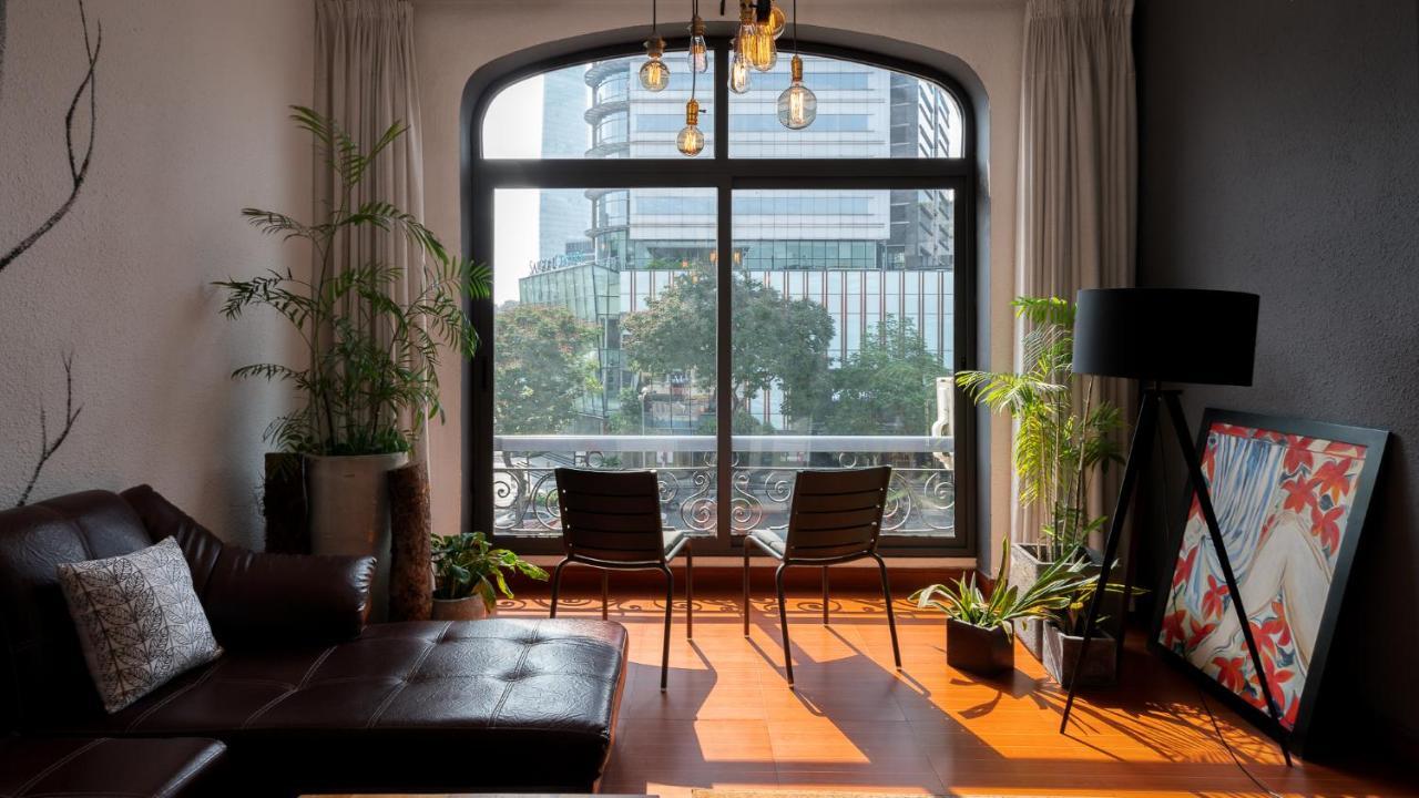 Apartment French Colonial