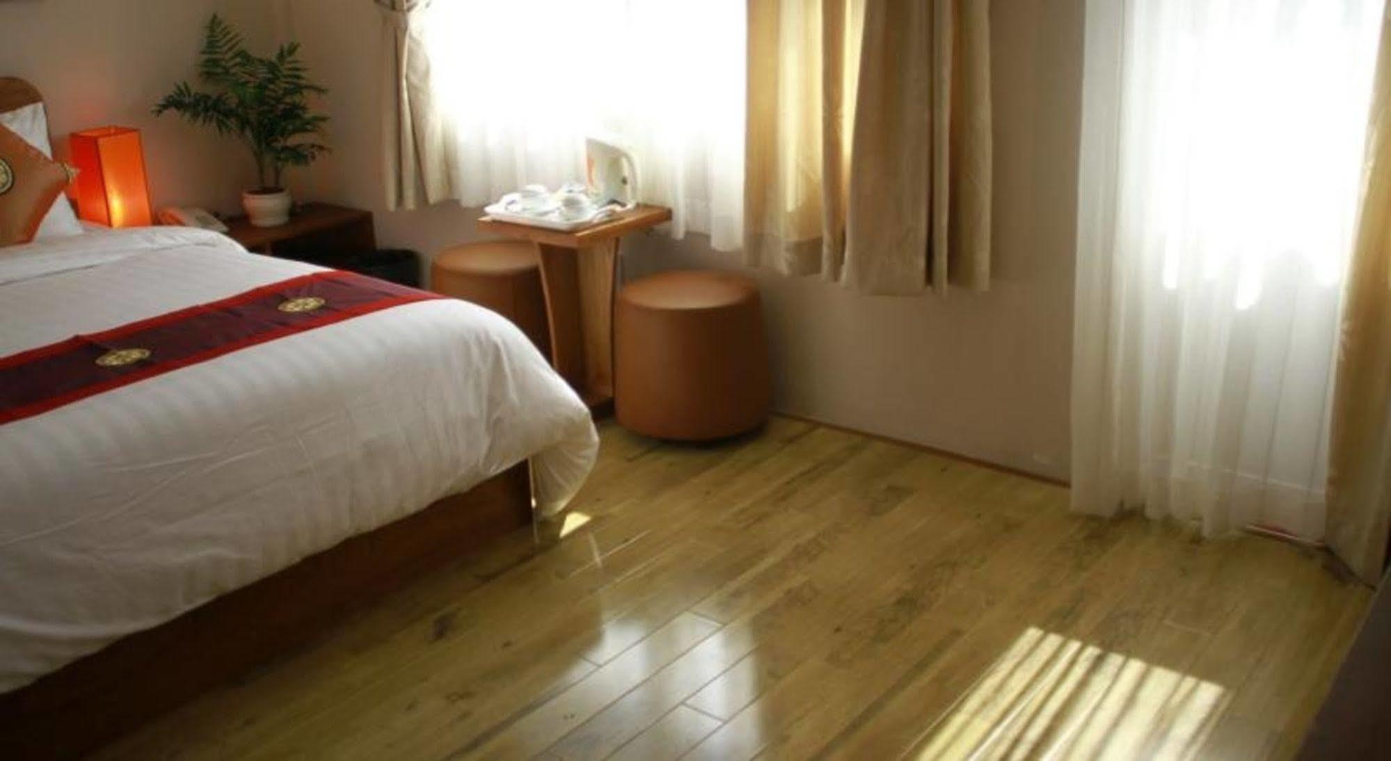 Little Saigon Boutique 3*