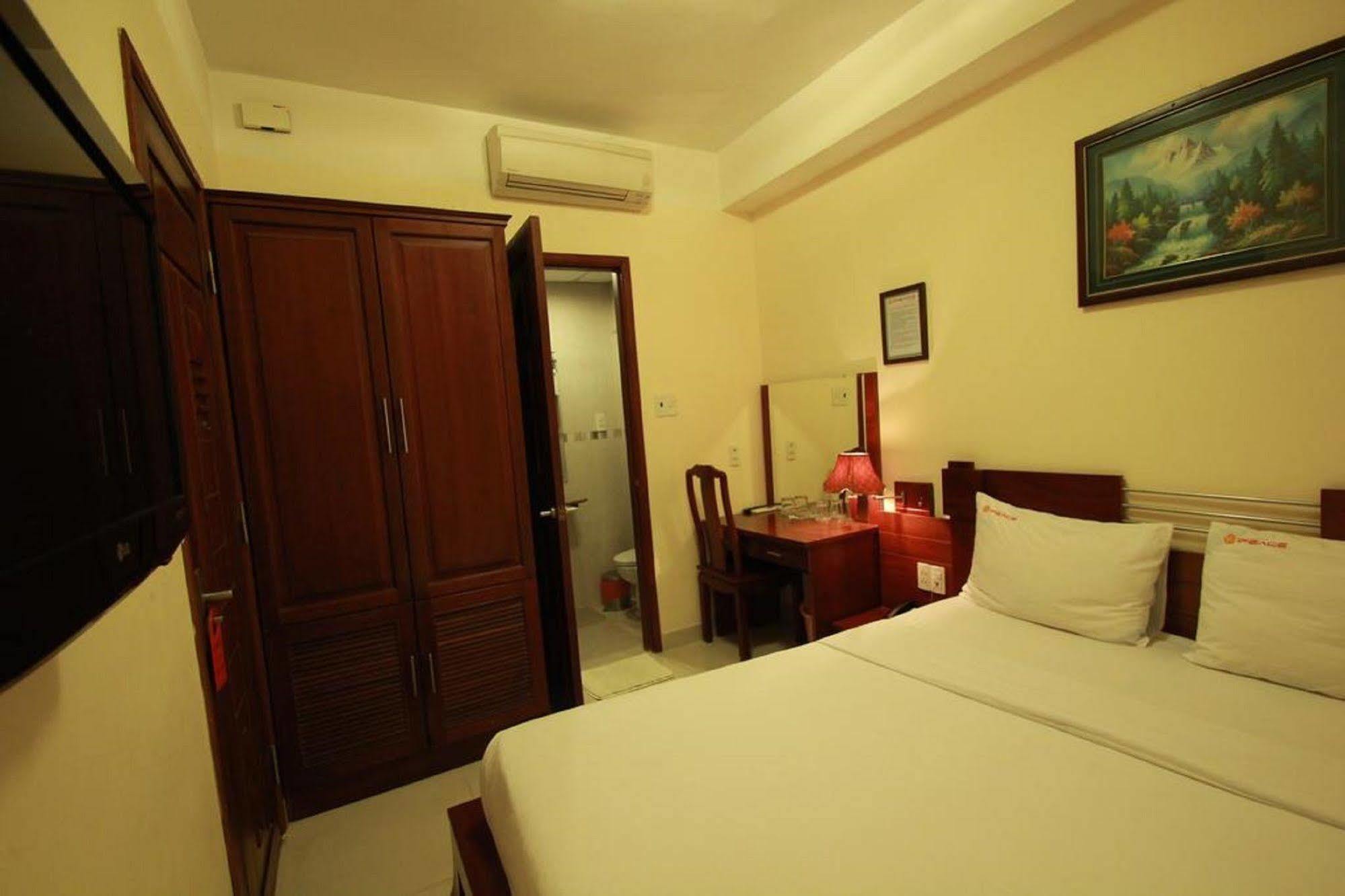 Hotel Ipeace - Bui Vien Walking Street 3*