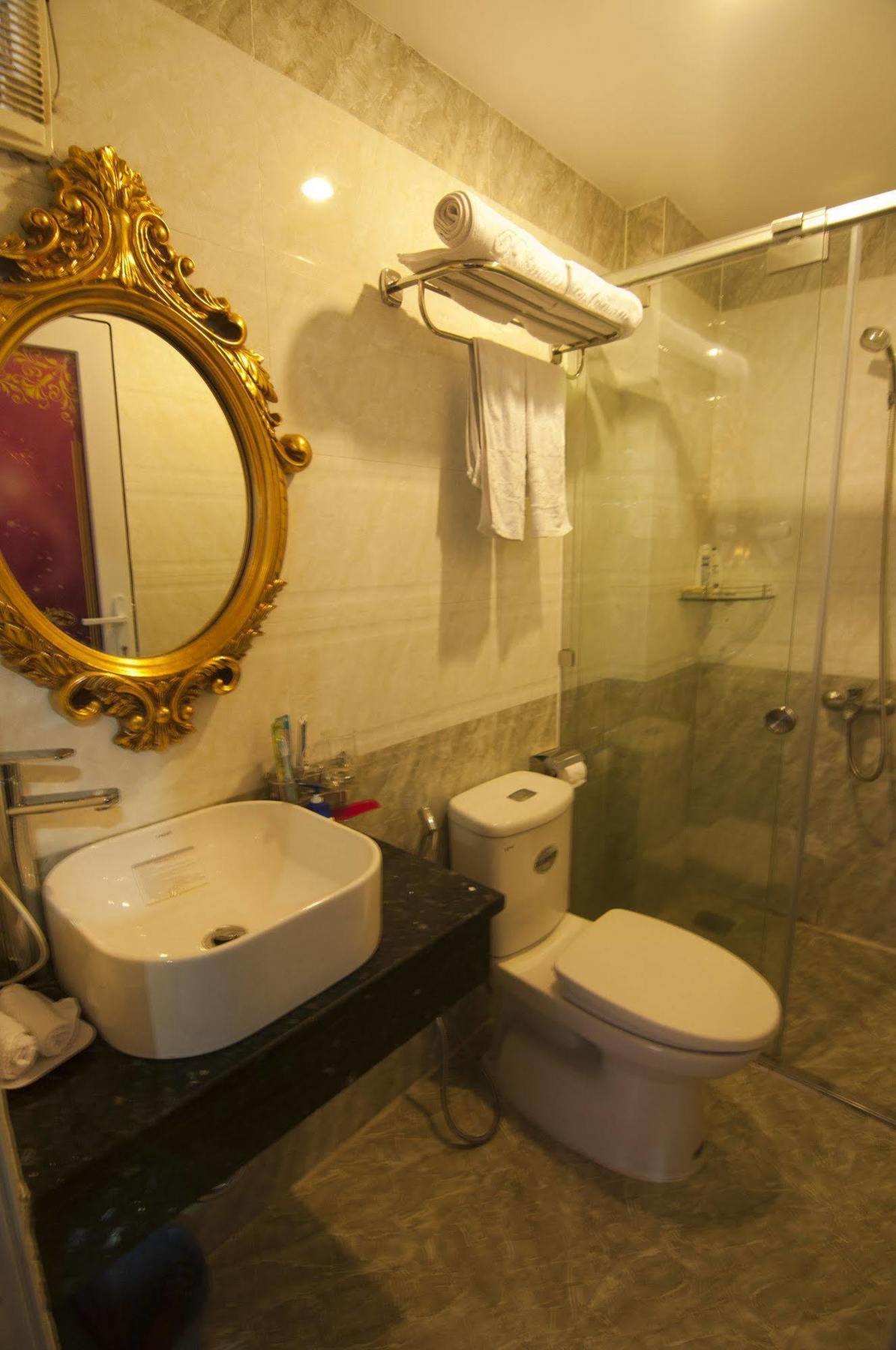 Reddoorz Bui Vien Walking Street Hotel 2*