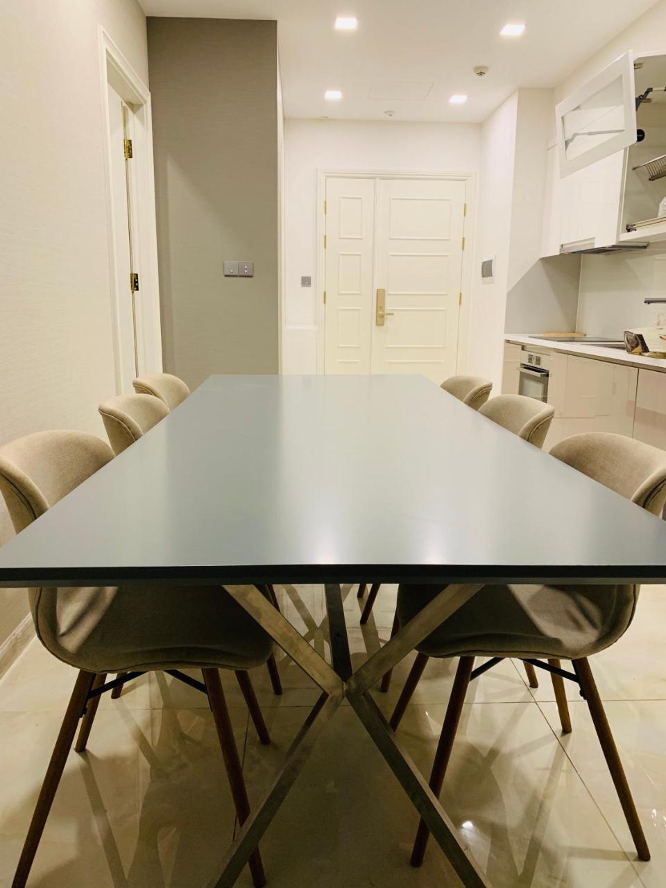 Apartment Luxury Apartmentel - Vinhomes Golden River Ho Chi Minh City