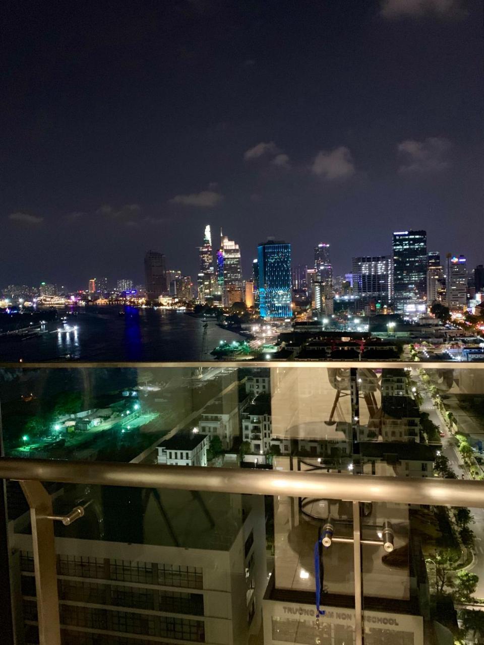Luxury Apartmentel - Vinhomes Golden River Apartment Ho Chi Minh City