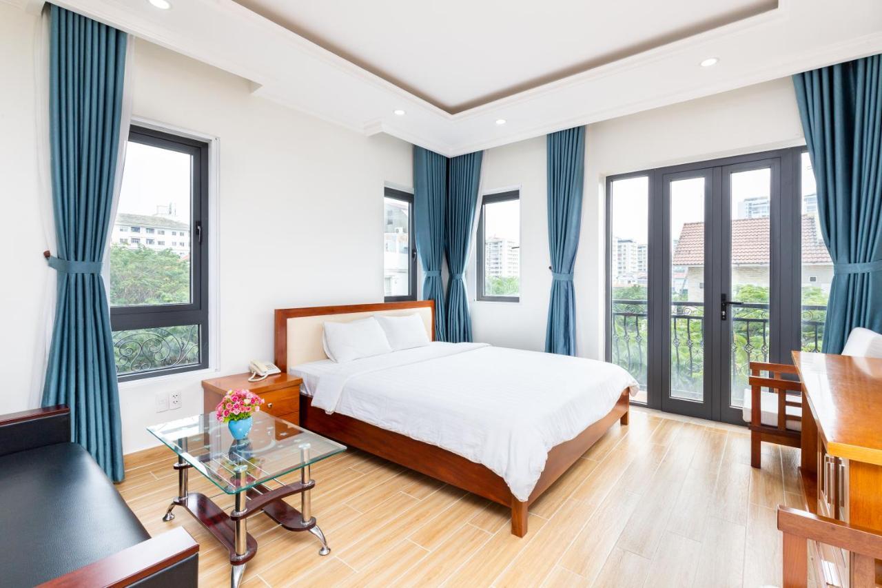 Sunny And 2* TP. Hồ Chí Minh