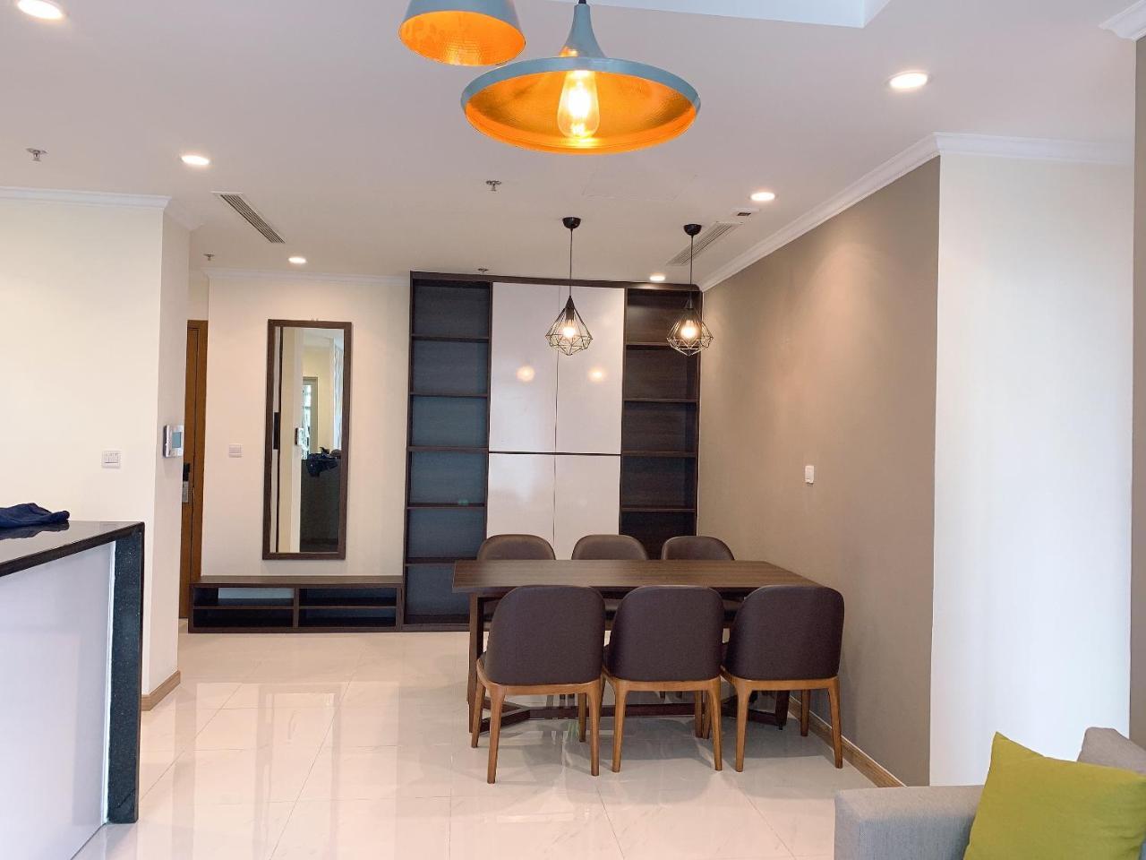Homes By Christine - Vinhomes Park Apartment *