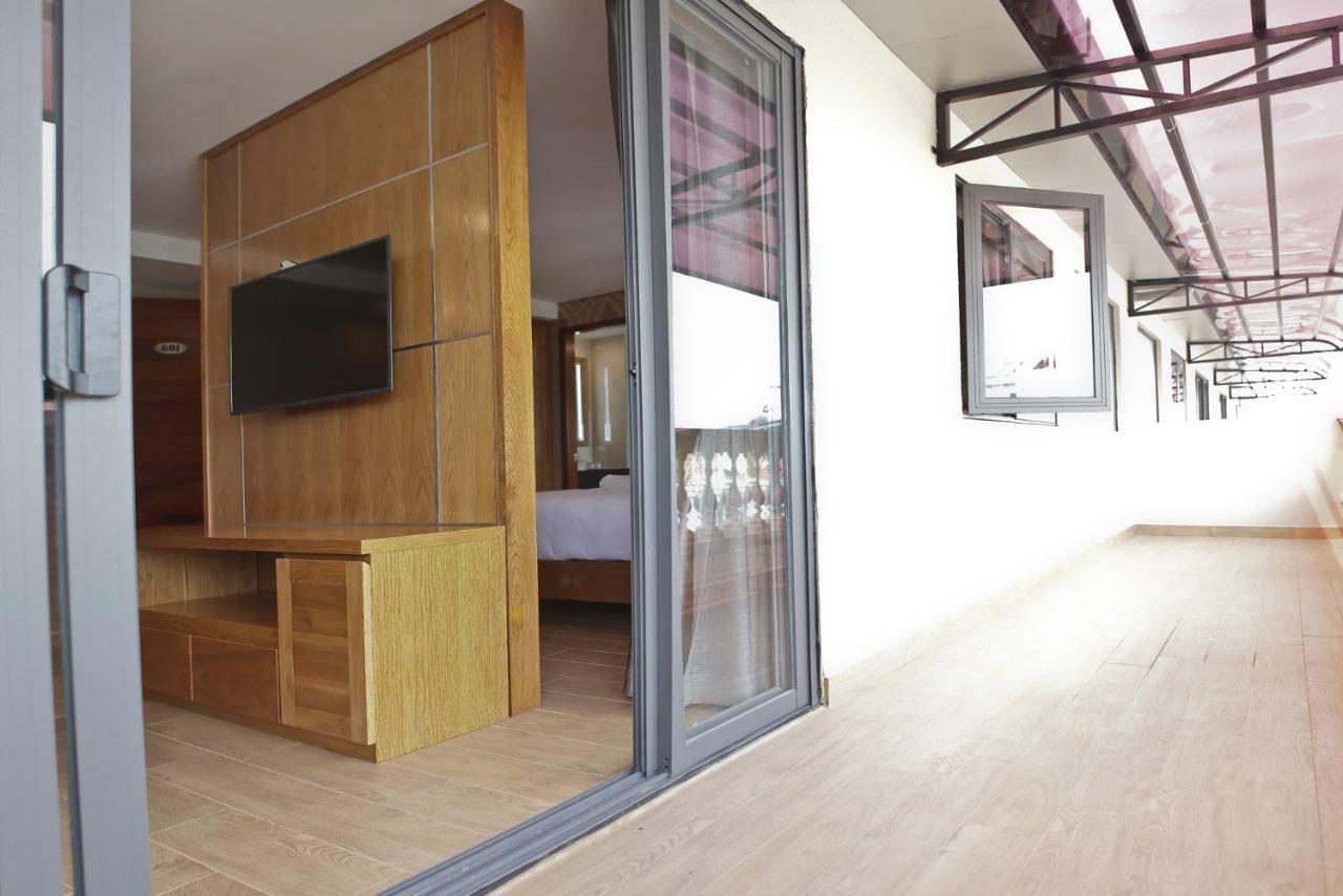 Imperial Saigon 3*