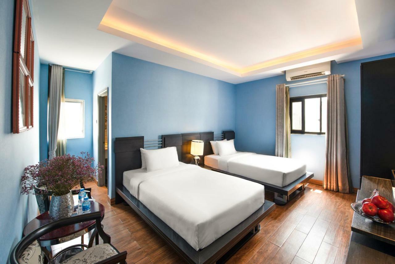 A&em - The Petit Hotel 2*