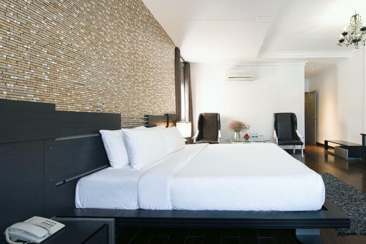 A&em - The Petit Hotel 2*