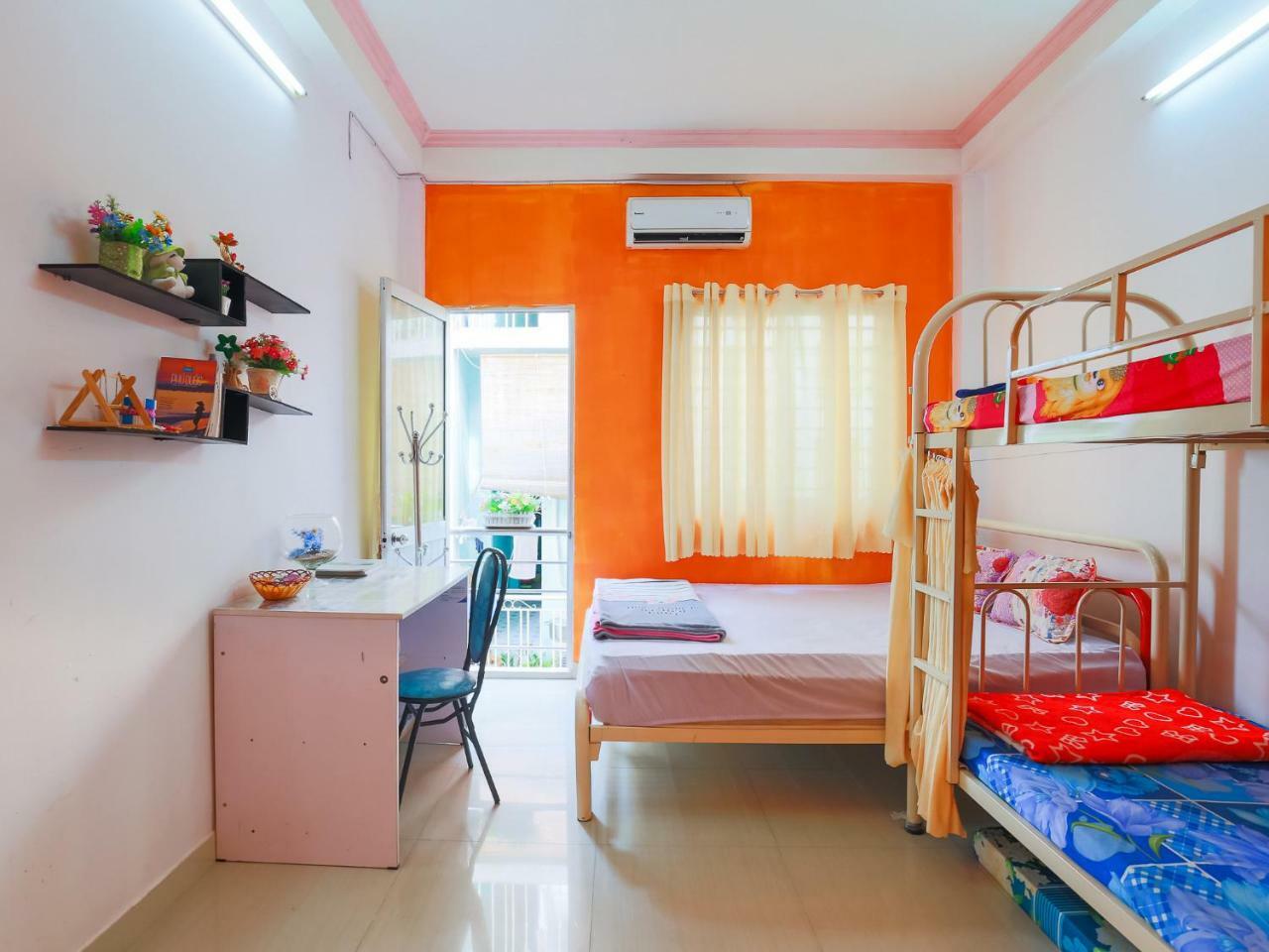 Color House Hostel *