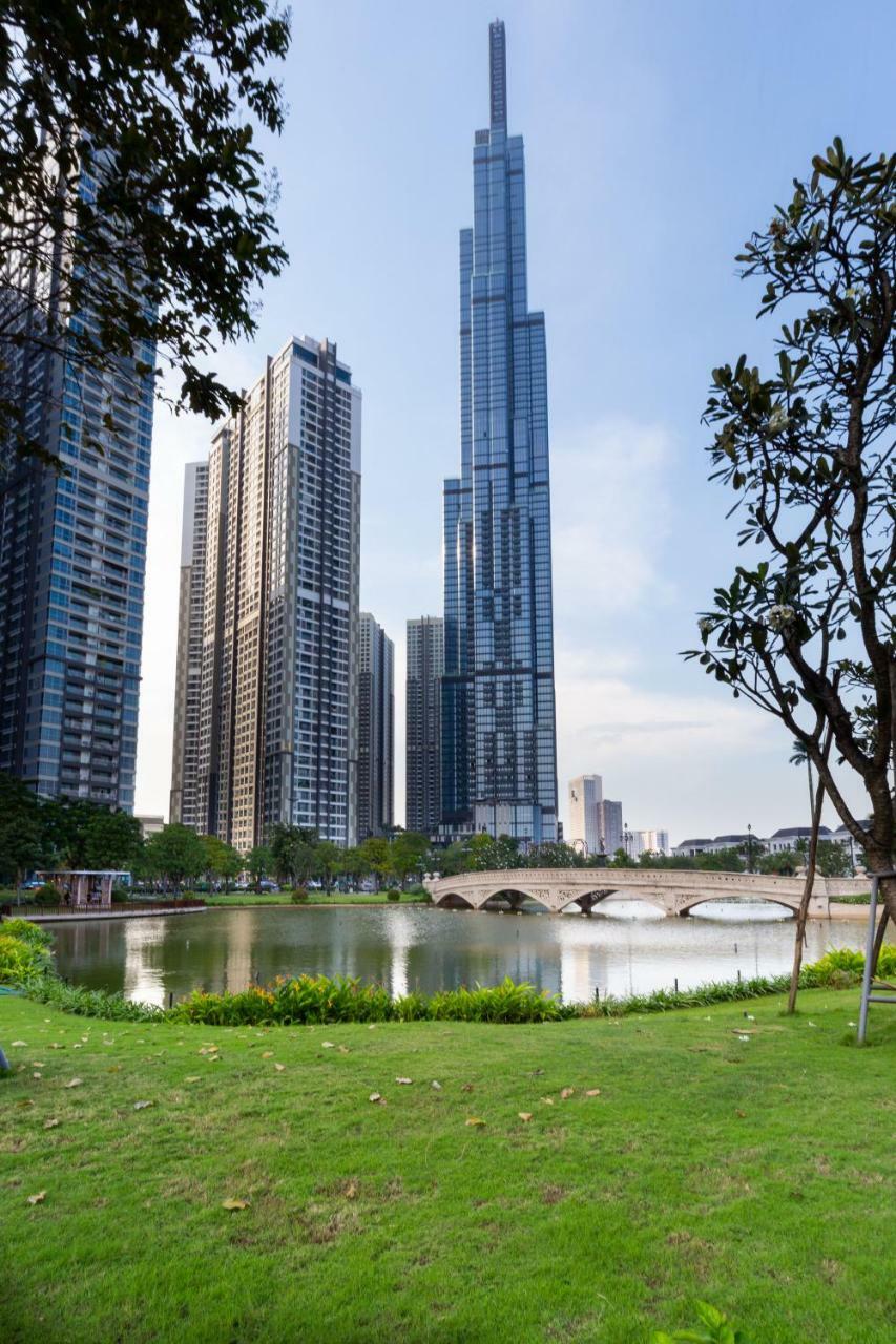 Vinhomes Premium Khách sạn hẻo lánh