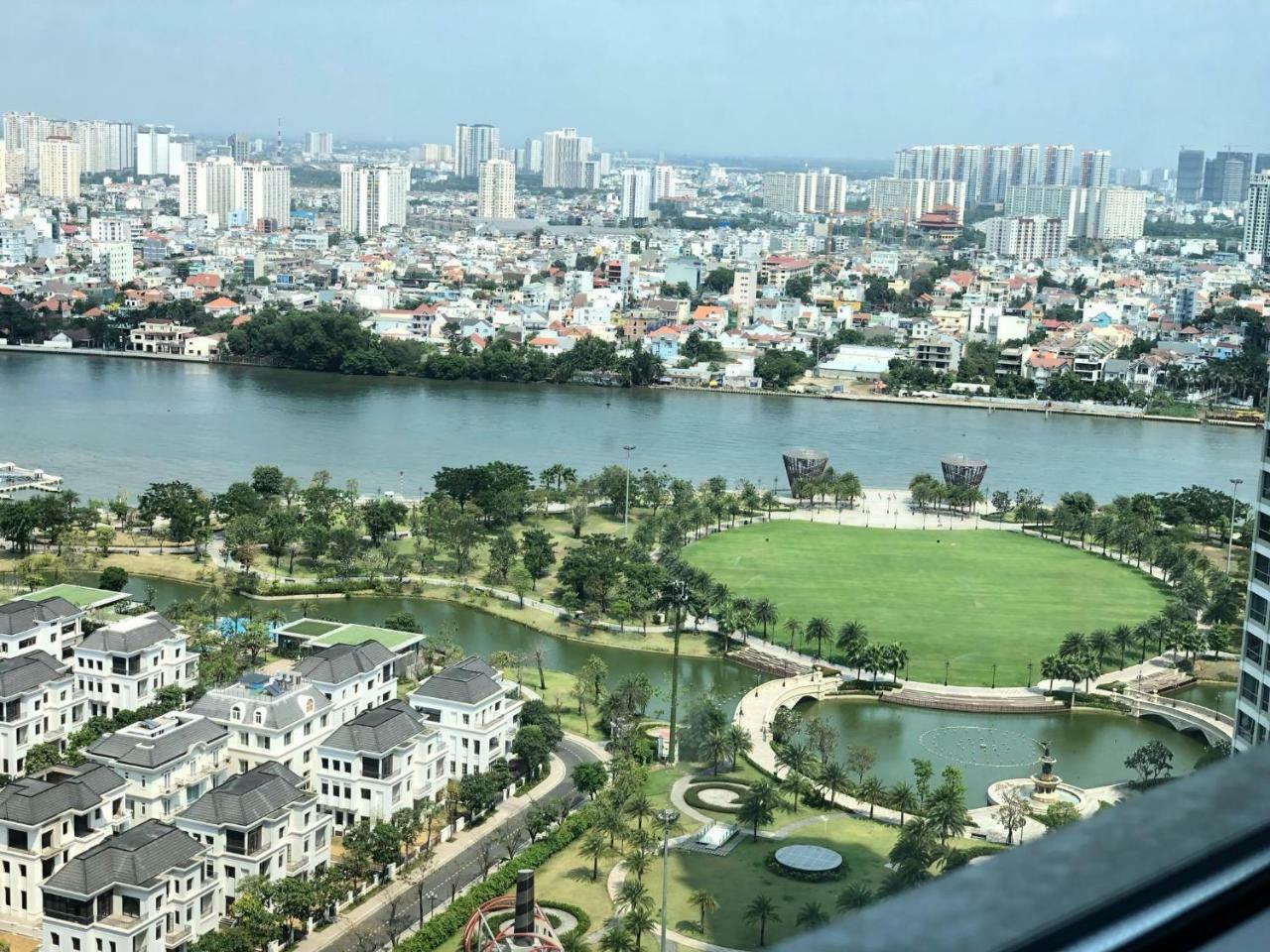 Khách sạn hẻo lánh Vinhomes Premium TP. Hồ Chí Minh