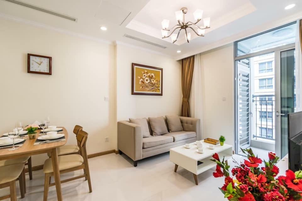 Aparthotel Vinhomes Landmark 81 - Luxstay Condotel *