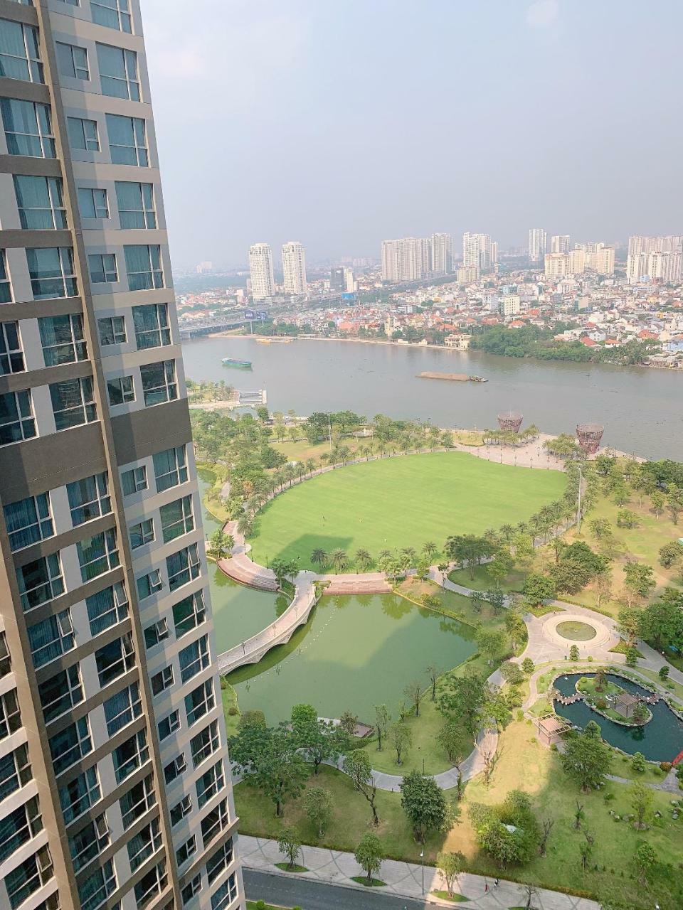 Vinhomes Landmark 81 - Luxstay Condotel *