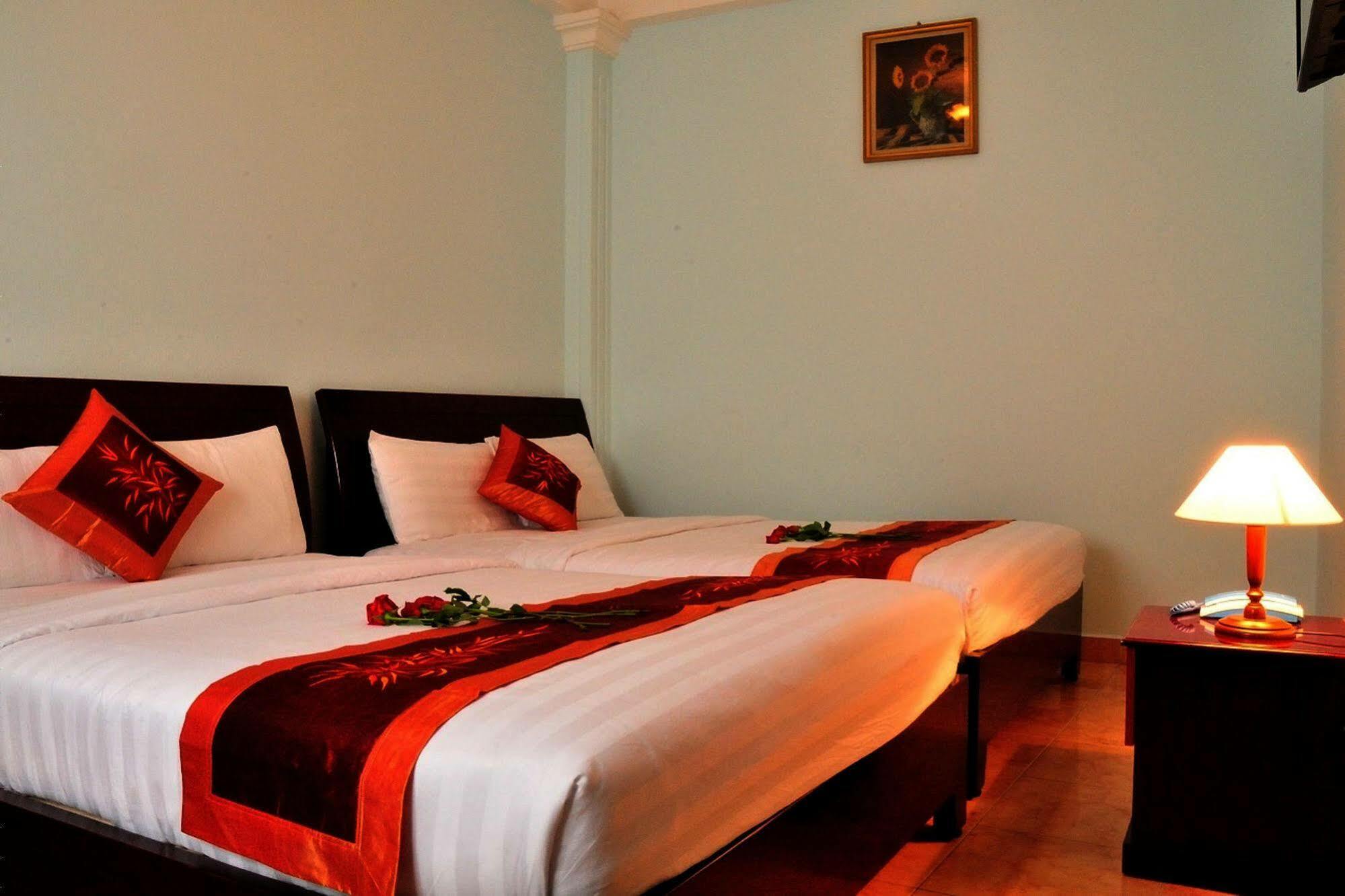 Ha Trang Hotel 2*