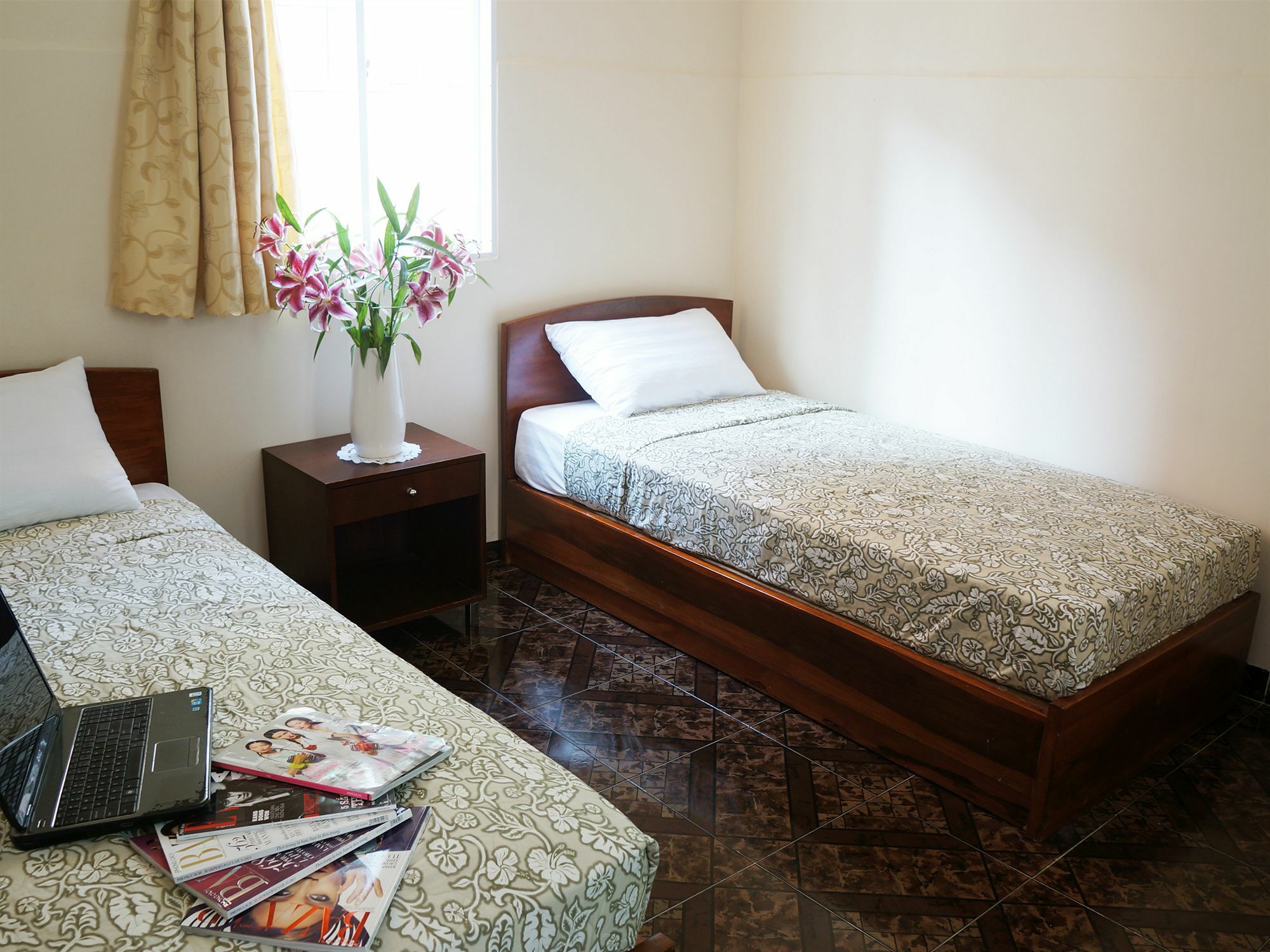 Yen's Hotel *