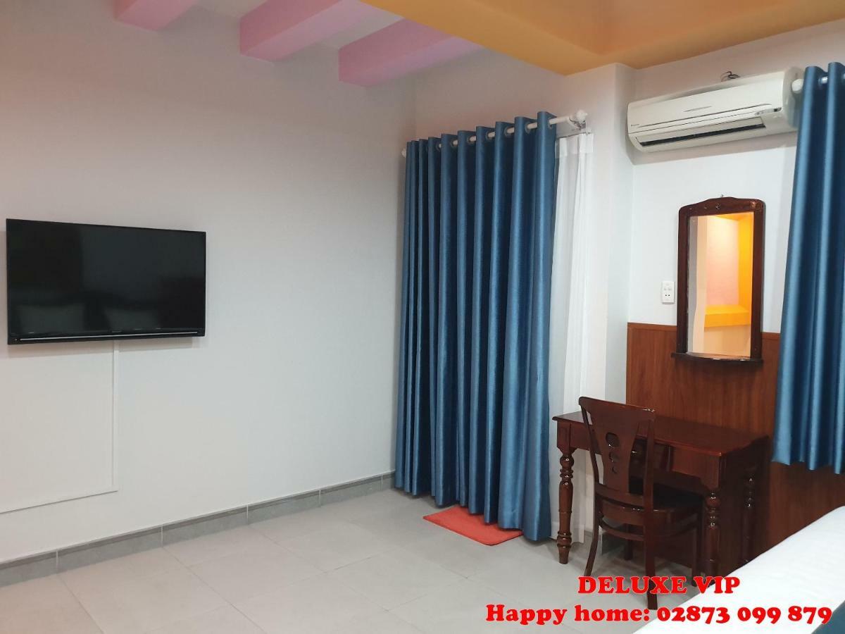 Happy Hotel