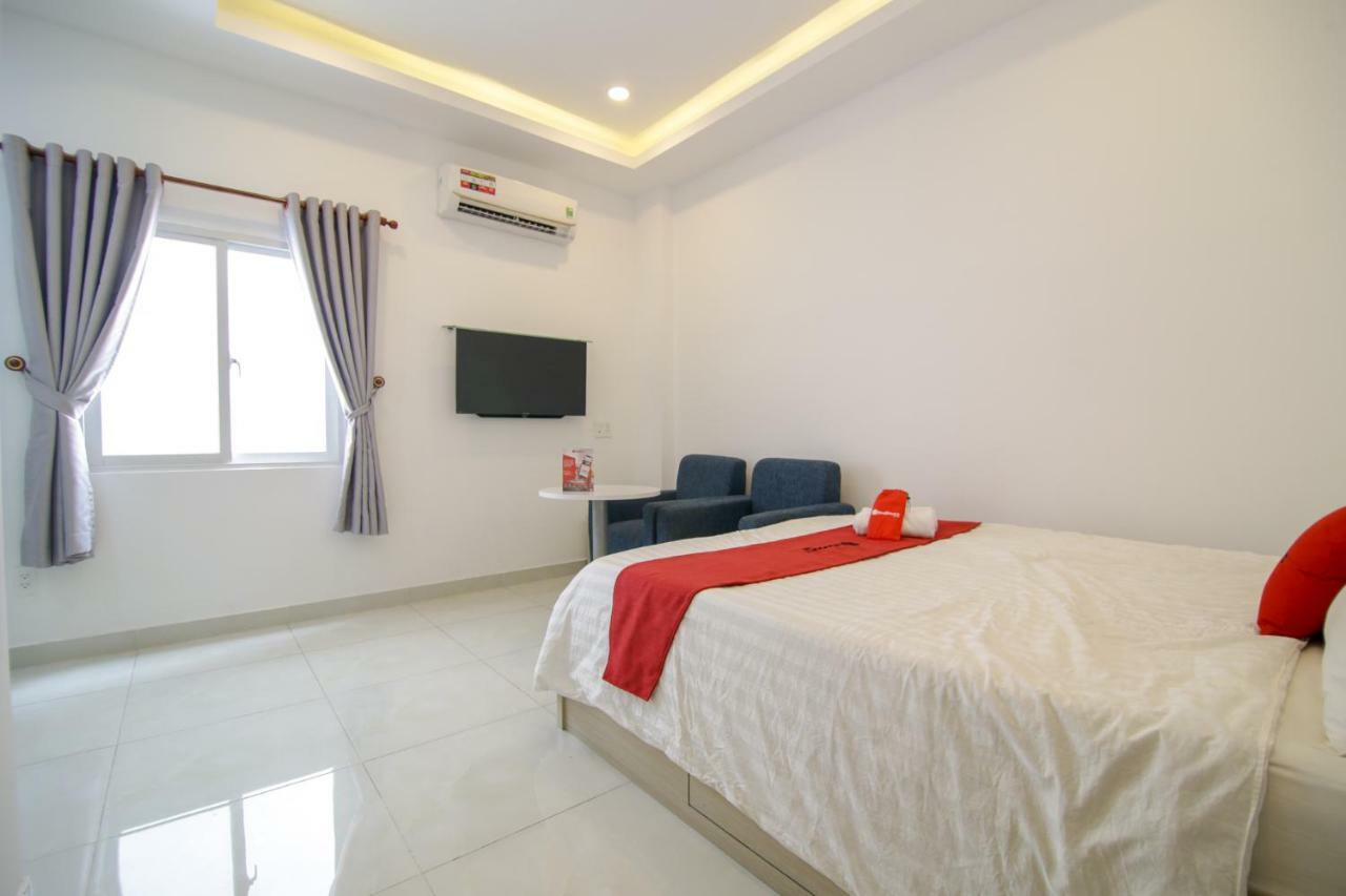 Hotel Reddoorz Near Quan Khu 7 Stadium 2*