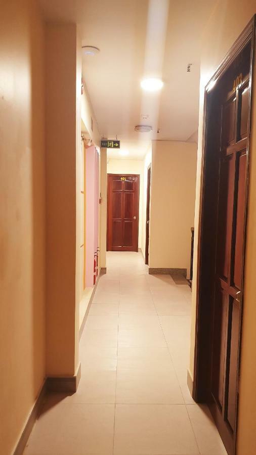 Happy Hotel