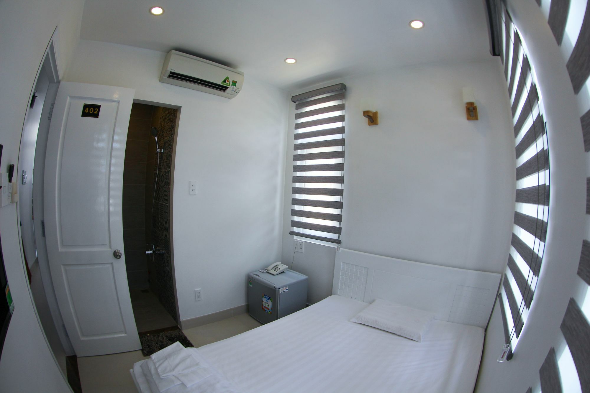 Hostel Full House