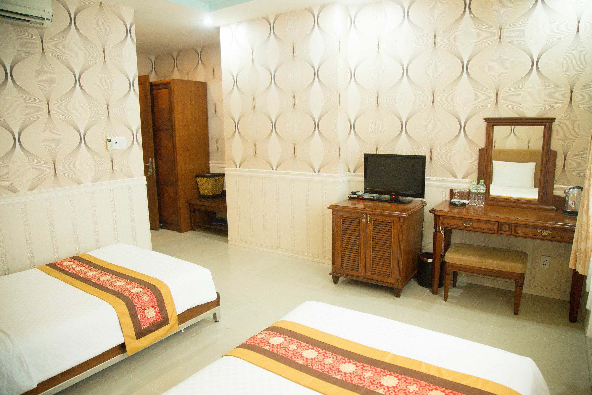 Golden Hotel 2*