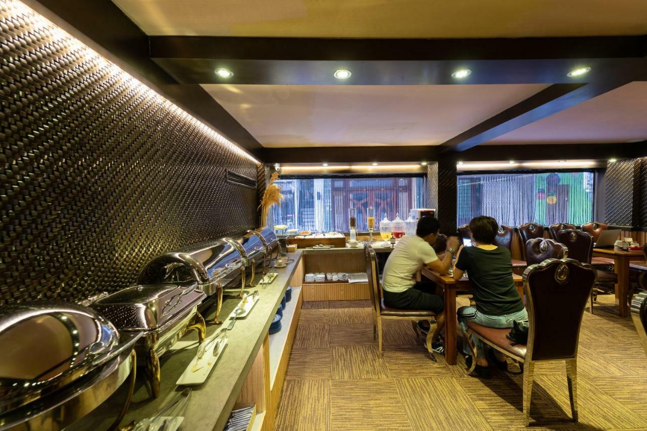 Hotel The White 8a Thai Lung Ho Chi Minh City