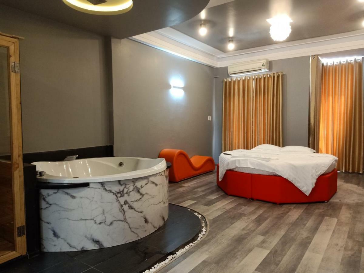 Lucy House Love hotel *