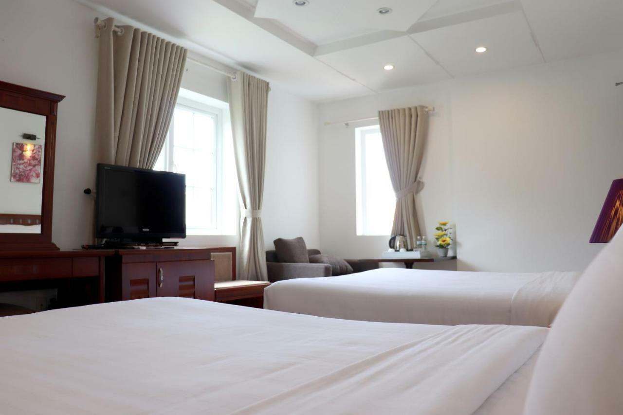 Kingdom & Hotel *