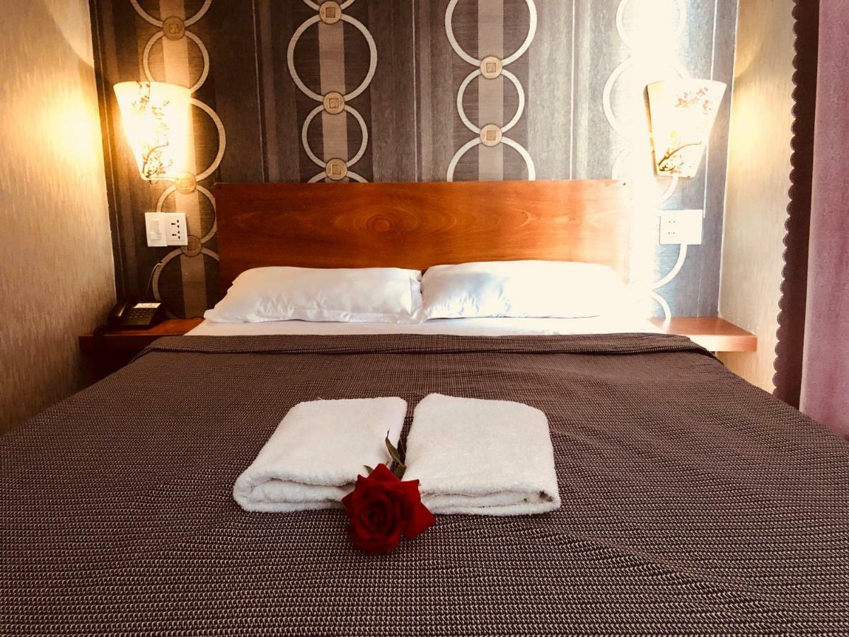 Khach San Sach Hotel *