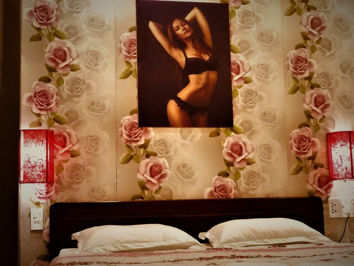 Khach San Sach Hotel