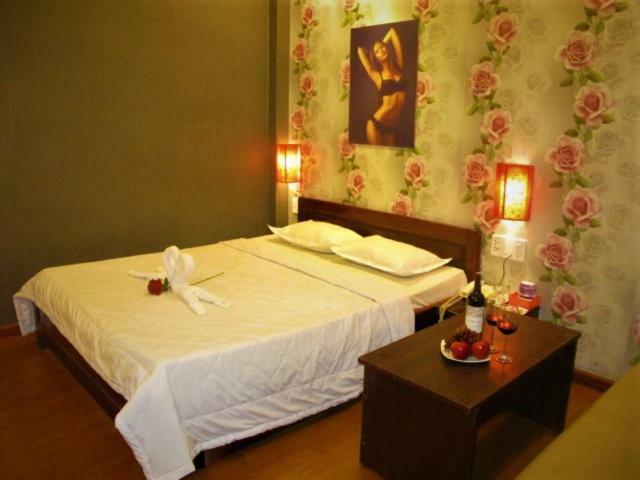 Hotel Khach San Sach *