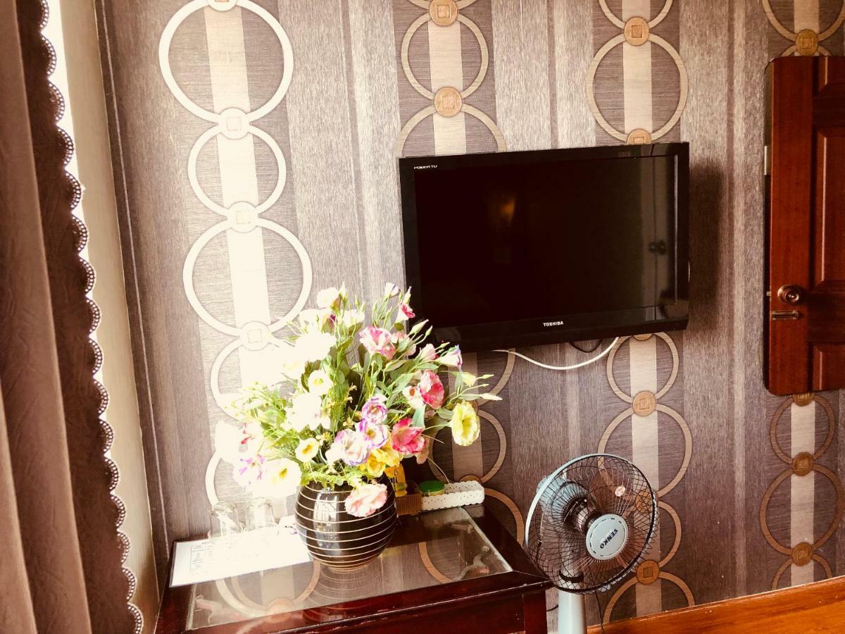 Khach San Sach Hotel *