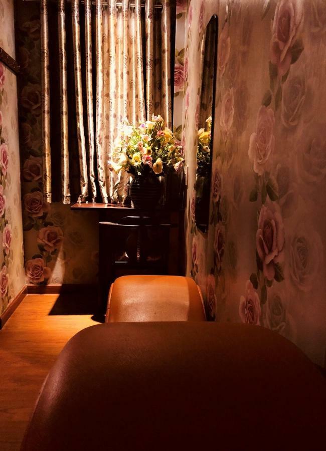Hotel Khach San Sach *