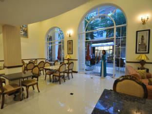 & Residences Swimming Pool 2*