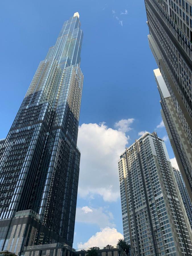 Landmark 81-10.20 *