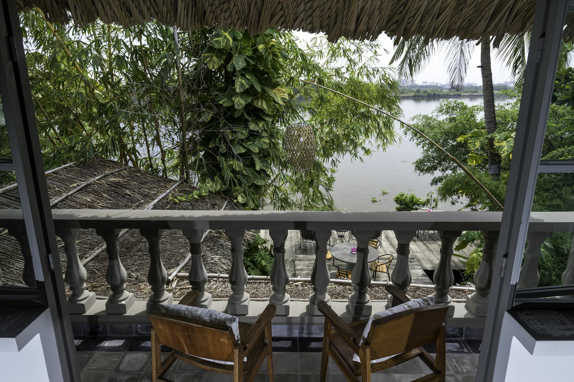 River Hotel