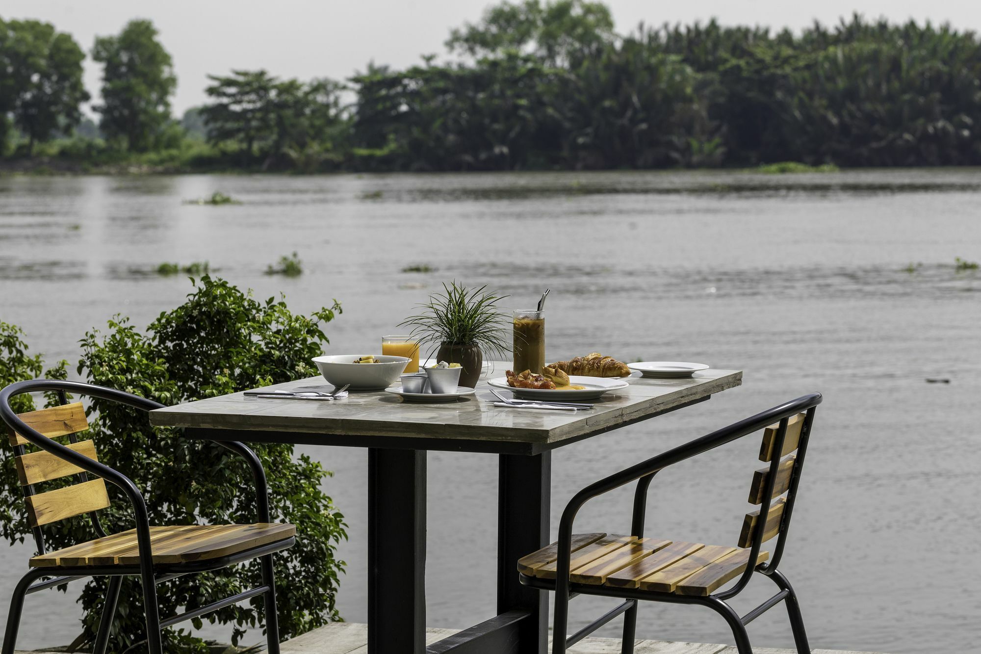 Hotel River