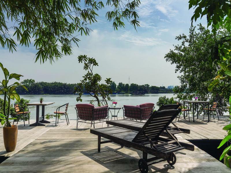 River Hotel