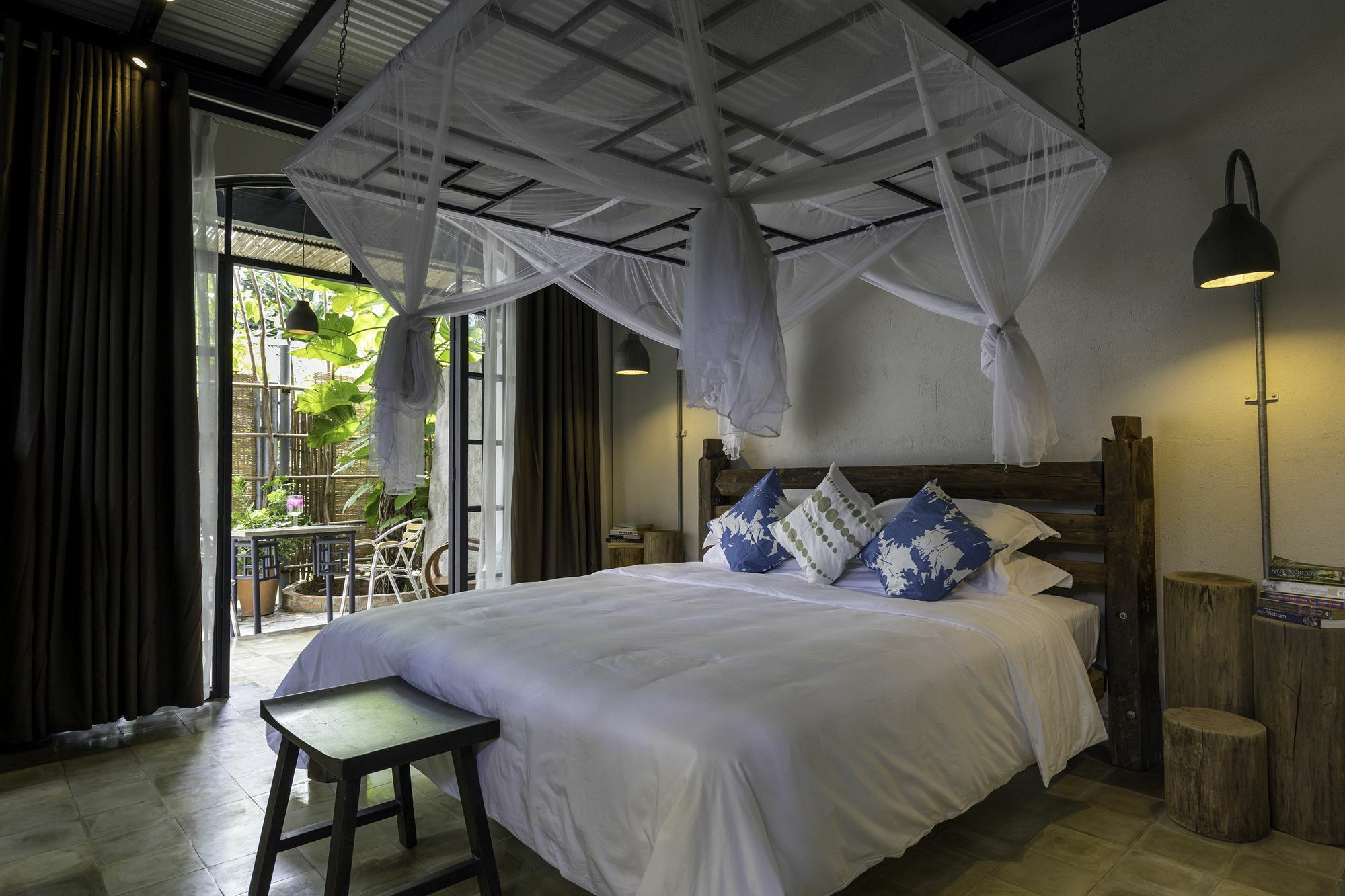 Hotel River 3*