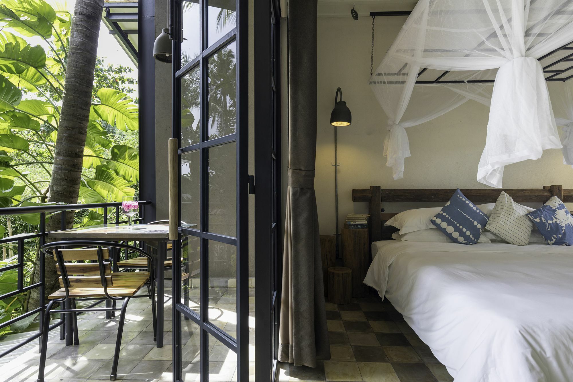 River Hotel 3*
