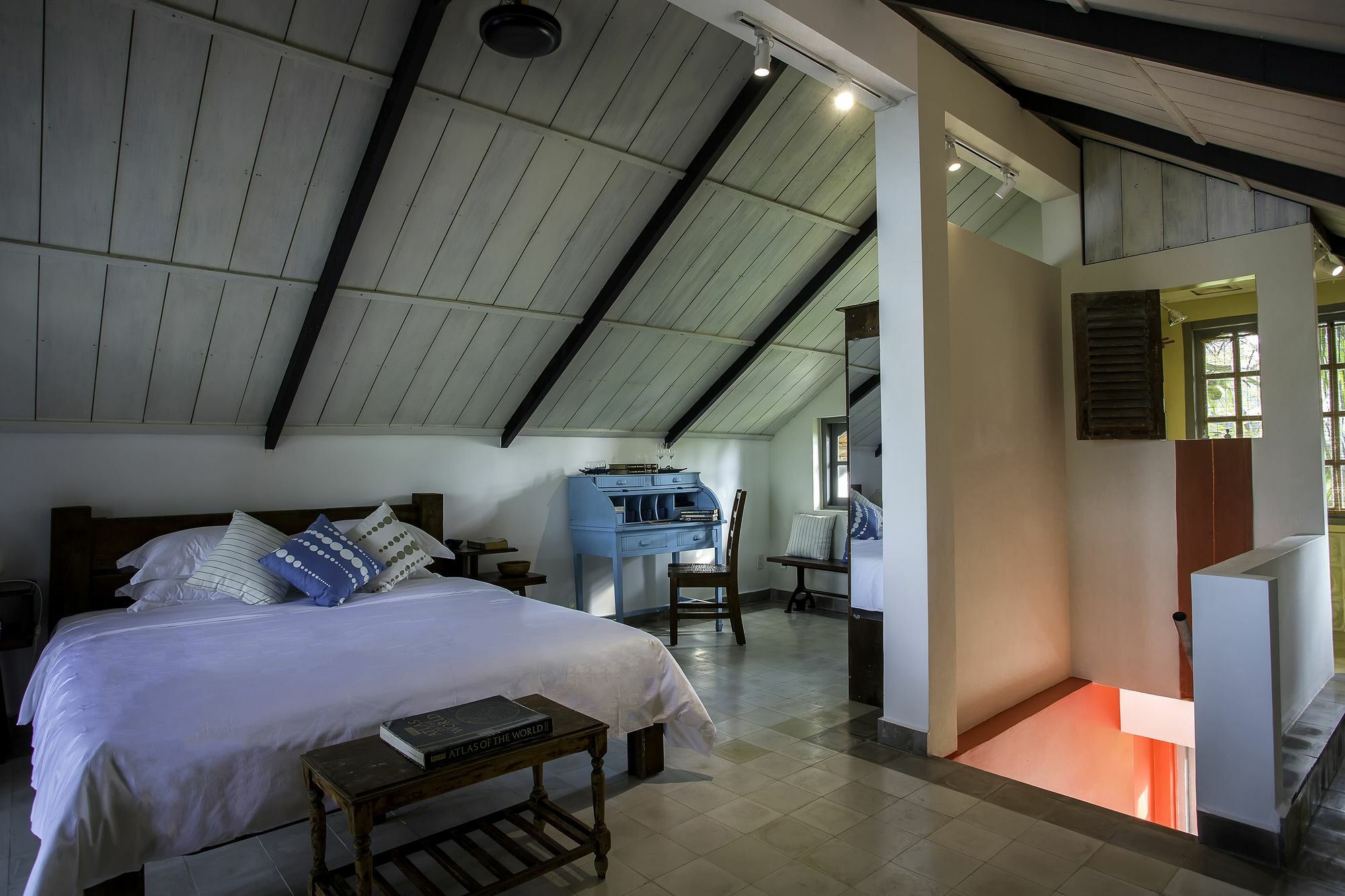 River Hotel 3*