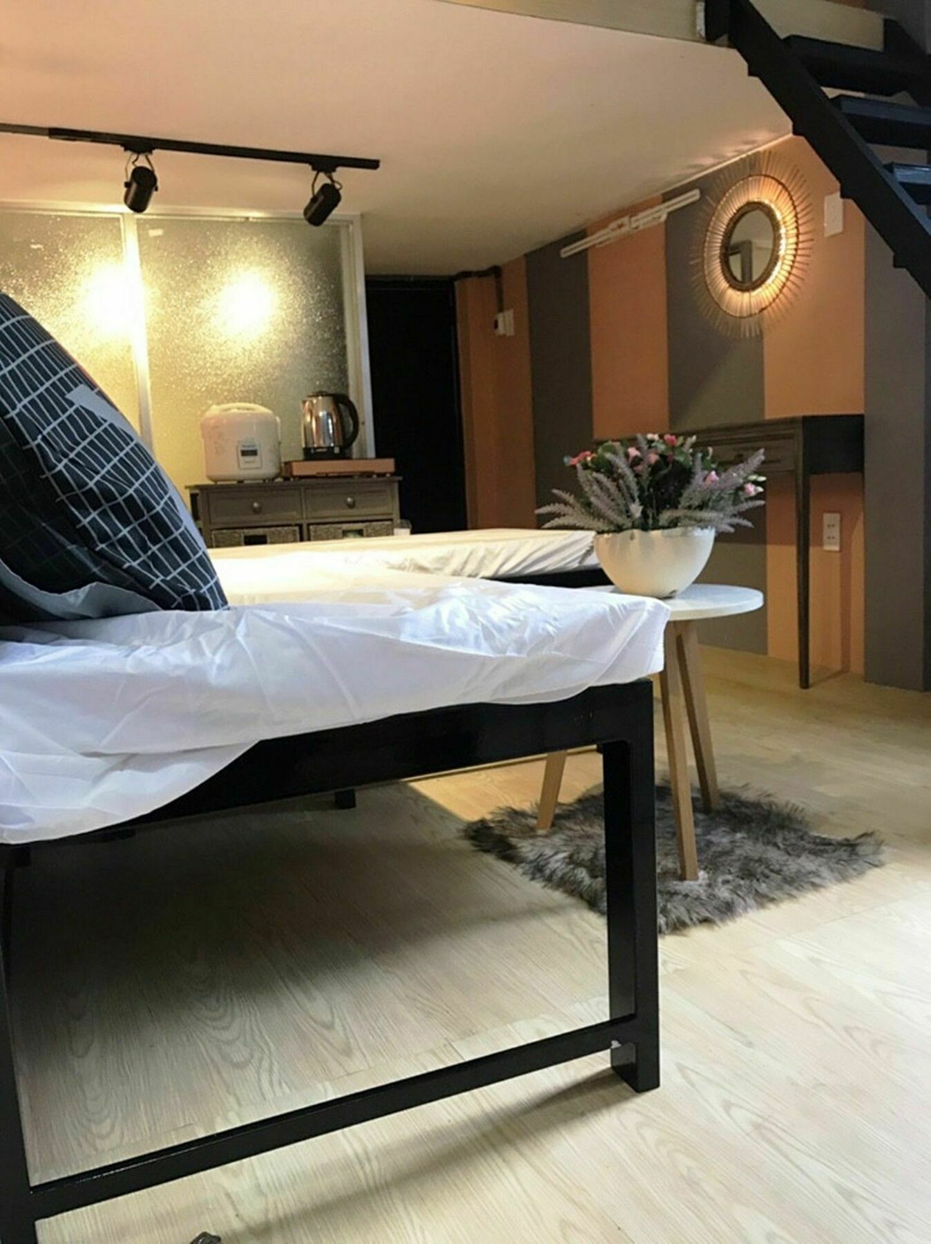 The House - District 5 *