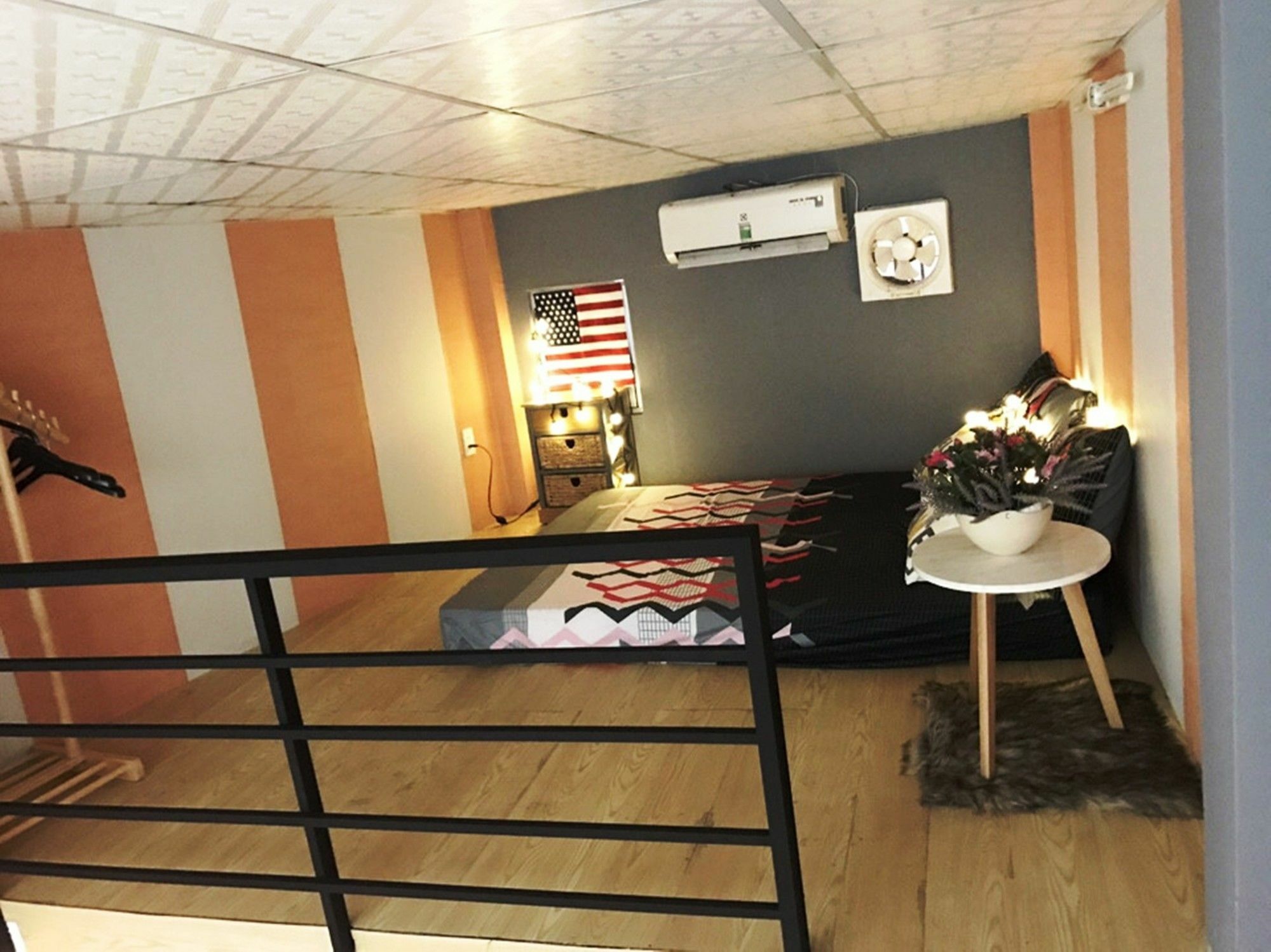The House - District 5 *