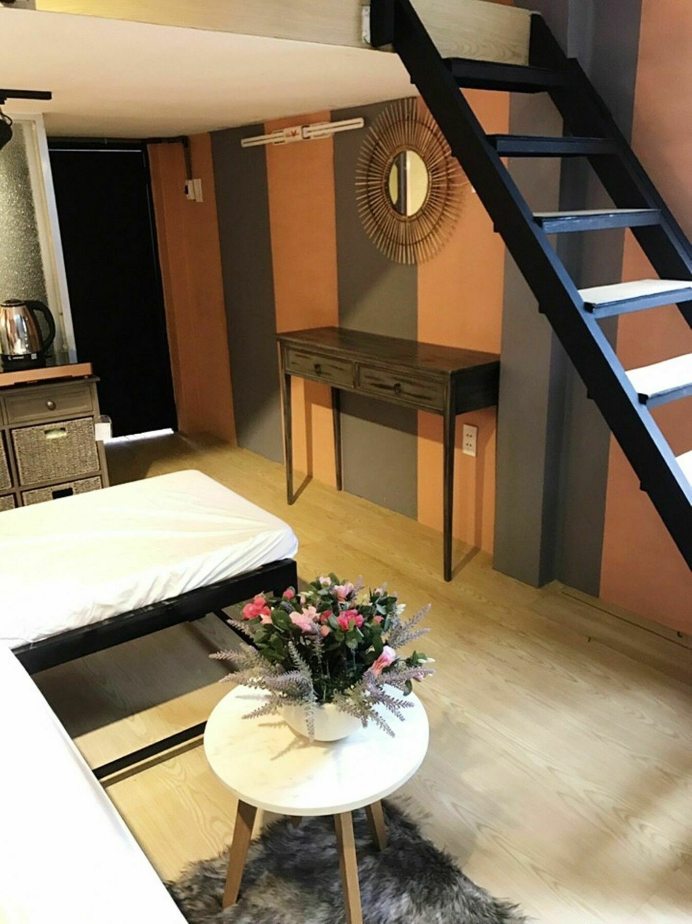 The House - District 5 Apartment *