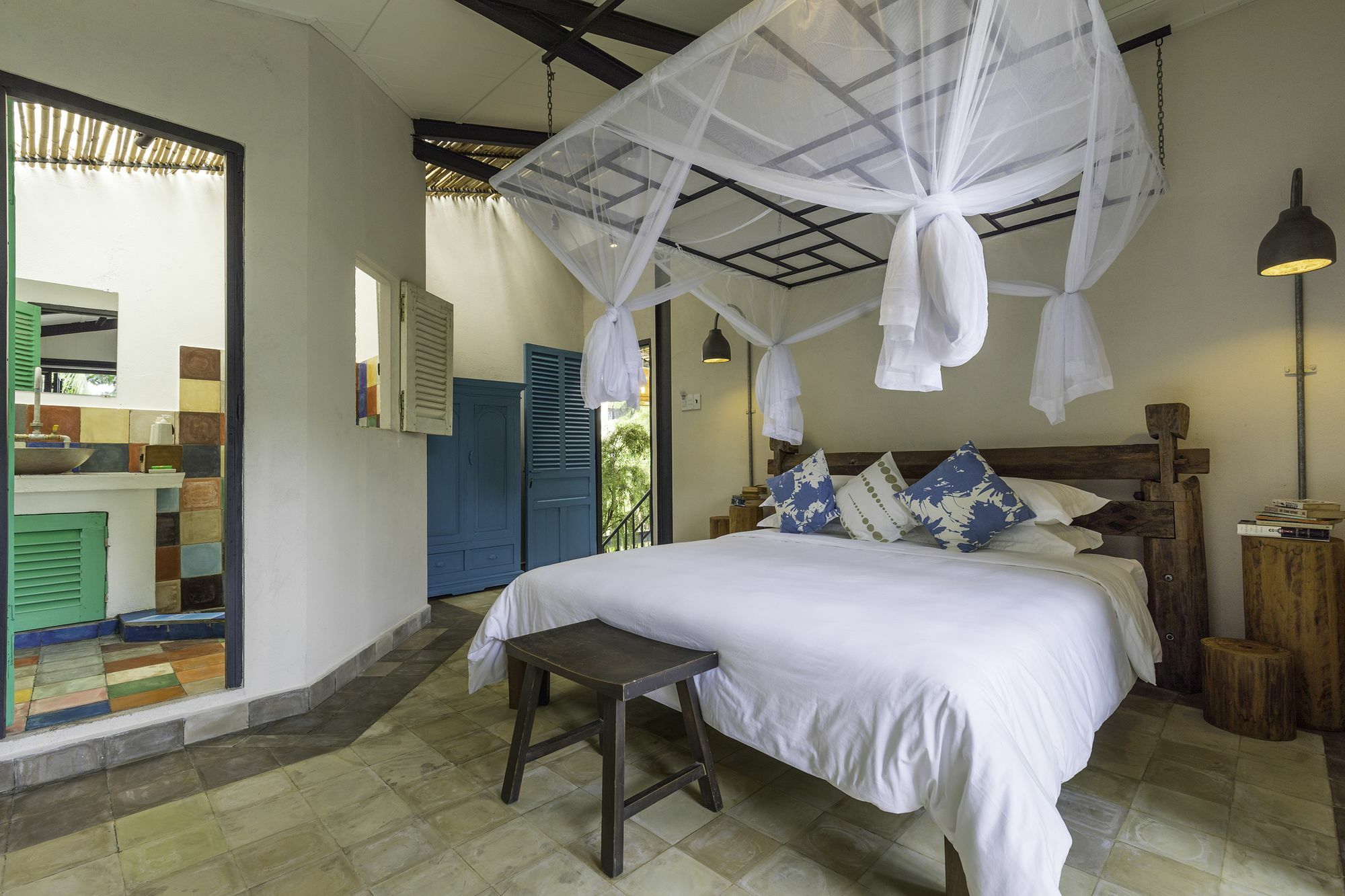 Hotel River 3*