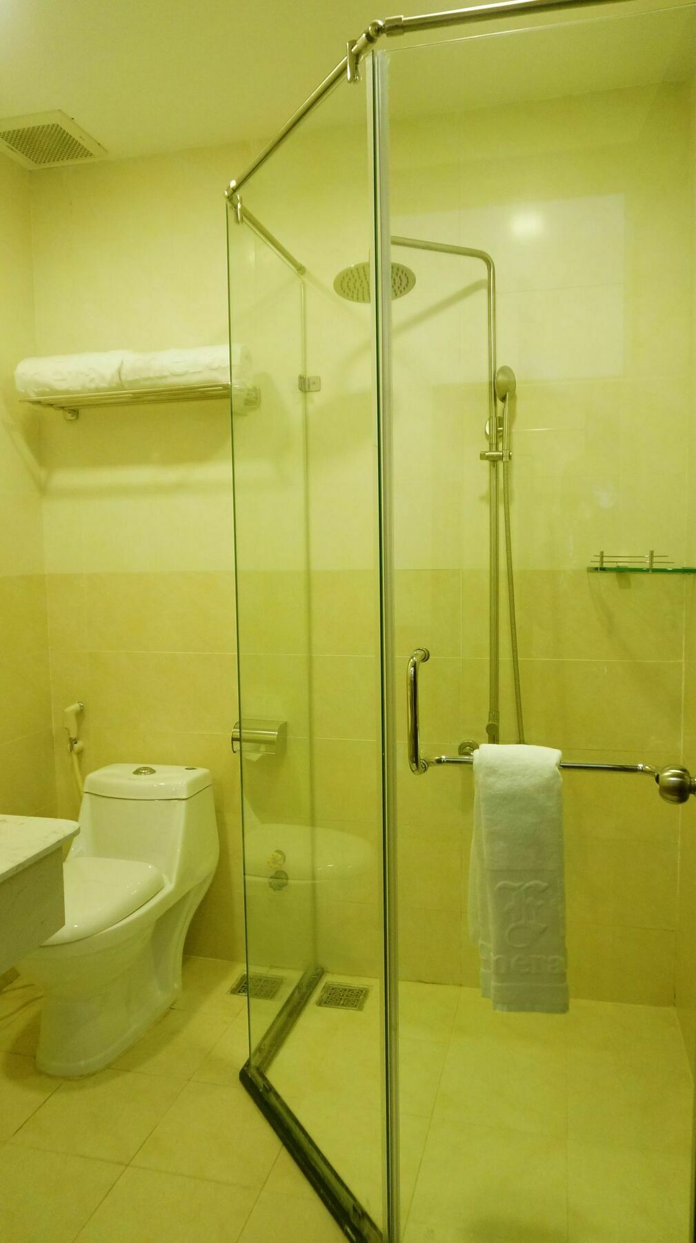 Collection O Emerald Luxury - Near Secc Hotel